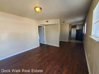 Main picture of 901 S 15th St