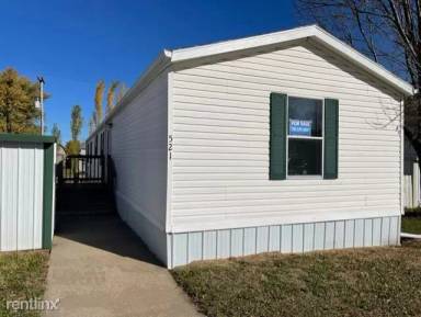 Main picture of Colonial Gardens Manufactured Home Community