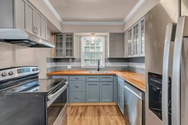 Main picture of 784 Eastern Dr