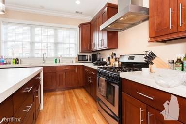 Main picture of 3718 N Wilton Ave