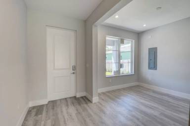 Main picture of 127 NW 9th Ave