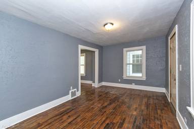 Main picture of 1210 W Barnes Ave