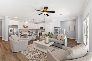 Main picture of 100 Beach Dr