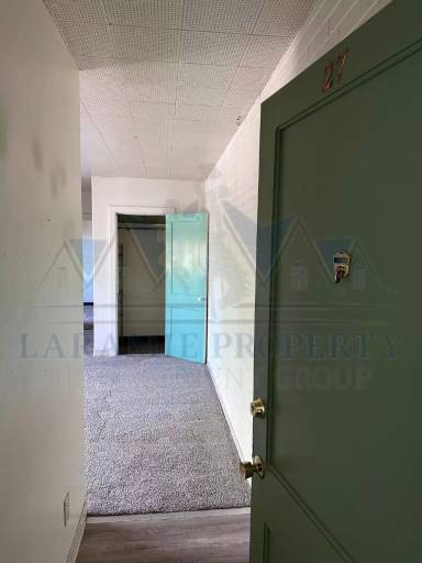 Main picture of 1010 E Grand Ave
