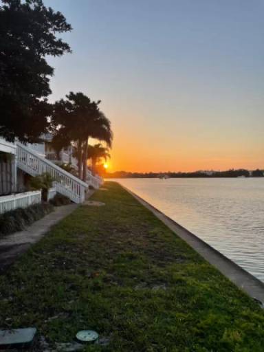 Main picture of 219 Pompano Dr SE