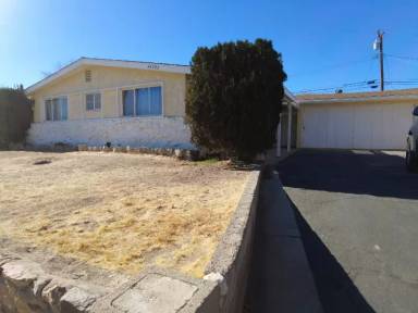 Main picture of 44703 Gingham Ave