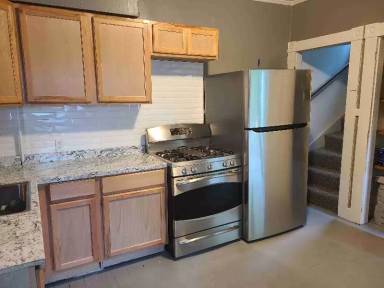 Main picture of 32 Circle St