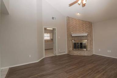 Main picture of 5726 94th St