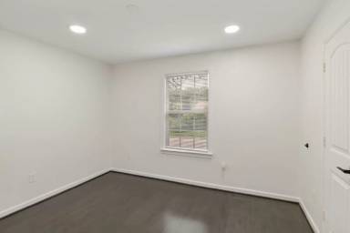 Main picture of 6502 Howard Ave
