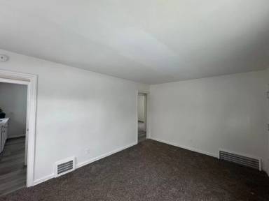 Main picture of 1472 E 204th St