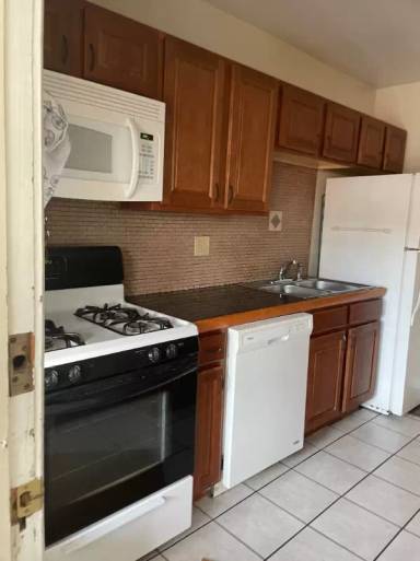 Main picture of 114 1/2 Wilber Ave