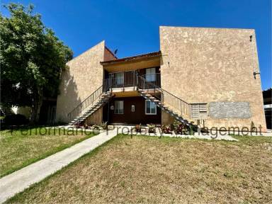 Main picture of 4720 Columbus St