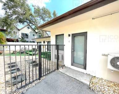 Main picture of 207 SE 10th Ter