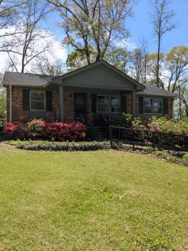 Main picture of 571 Village Ln