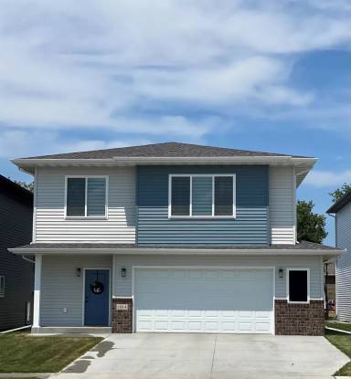 Main picture of 1010 27th Ave W