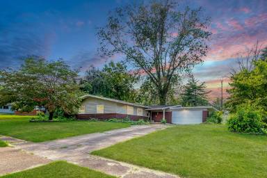 Main picture of 695 Hargrove Ln
