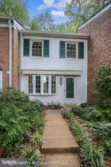 Main picture of 834 Azalea Dr