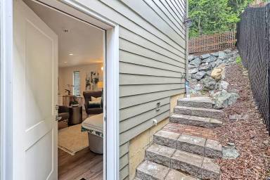 Main picture of 6530 Delridge Way SW