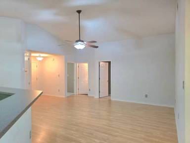 Main picture of 1059 Simpson St