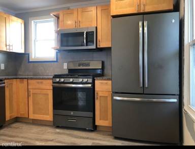 Main picture of 141 14th Ave NE