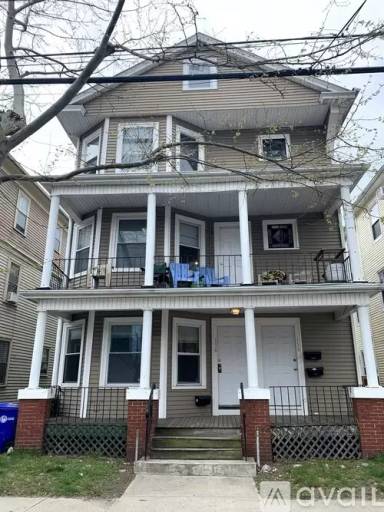 Main picture of 84 Oakland Ave