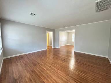 Main picture of 60 E 53rd Pl