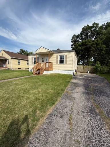 Main picture of 2556 Center St