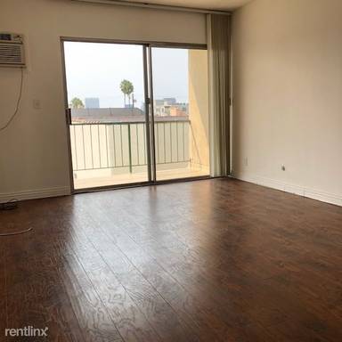 Main picture of 428 N Hayworth Ave