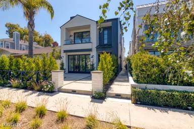 Main picture of 422 1/2 Orchid Ave