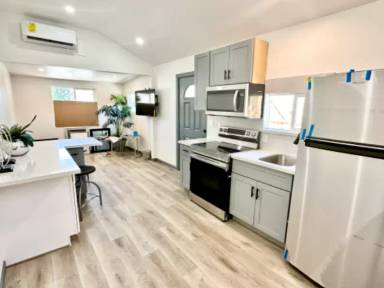 Main picture of 6595 Oasis Ave