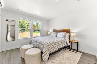 Main picture of 13735 NE 30th Ave