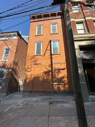 Main picture of 2153 Loth St