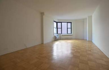 Main picture of 4 E 12th St