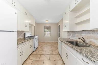 Main picture of 200 Helena St