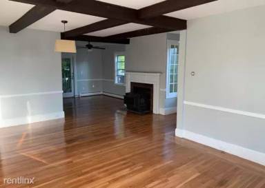 Main picture of 446 Pleasant St