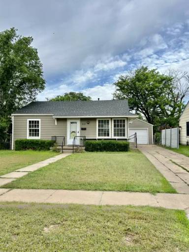 Main picture of 4112 S Hughes St