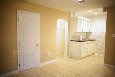 Main picture of 806 Houston Ave