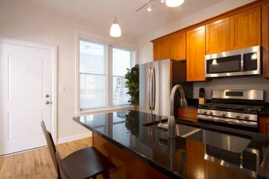 Main picture of 2149 W Division St