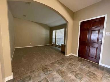 Main picture of 2005 Tower Bridge Rd