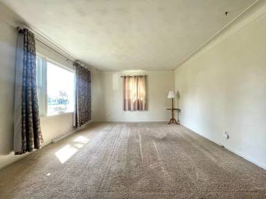 Main picture of 1417 Lake Ave