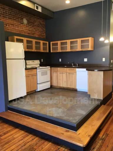 Main picture of 206 E 4th St