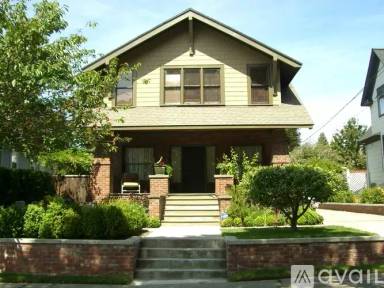 Main picture of 1300 NE 68th St