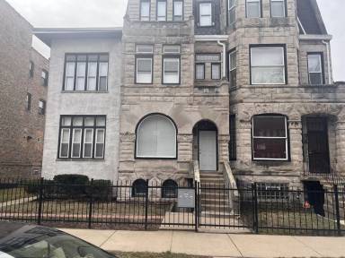 Main picture of 611 E 50th Pl