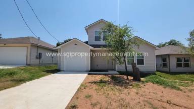 Main picture of 1941 Cedar Park