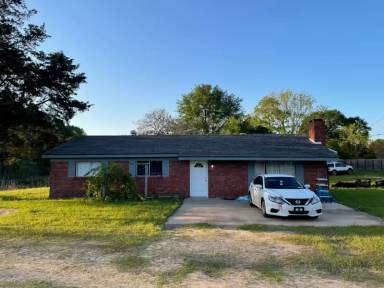 Main picture of 608 Highway 590 W