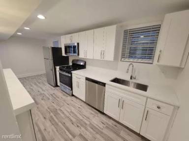 Main picture of 3333 N Oakley Ave