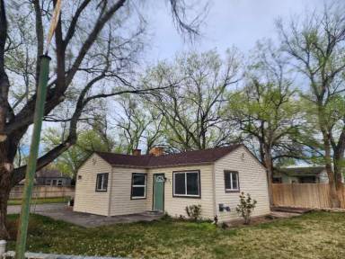 Main picture of 302 Pine St