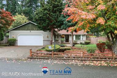 Main picture of 3334 Mercedes Dr NE