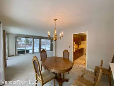 Main picture of 728 E Woodlawn Dr