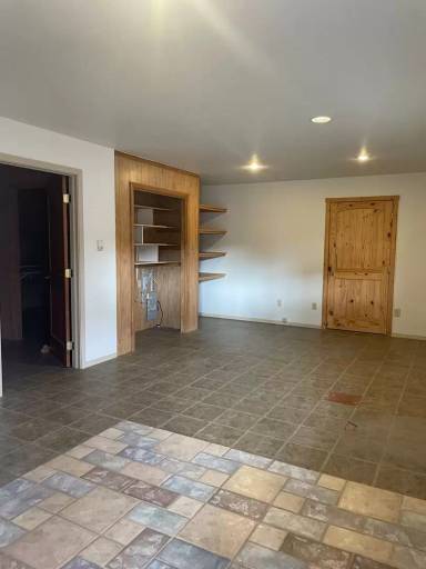 Main picture of 995 Railroad Ave